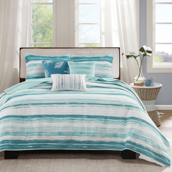 Madison Park Coastal Anchorage 6 Piece Printed Quilt Set with Throw Pillows